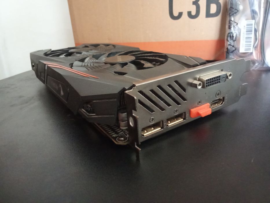 Продам 2 видеокарты RX 580 8GB AORUS RGB