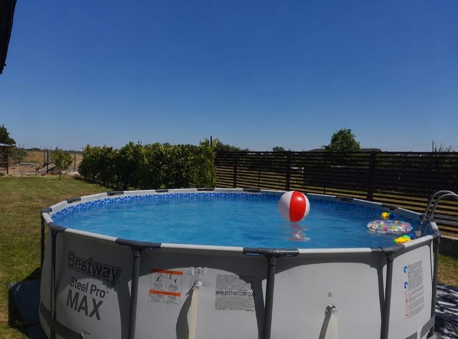 Piscina exterioara