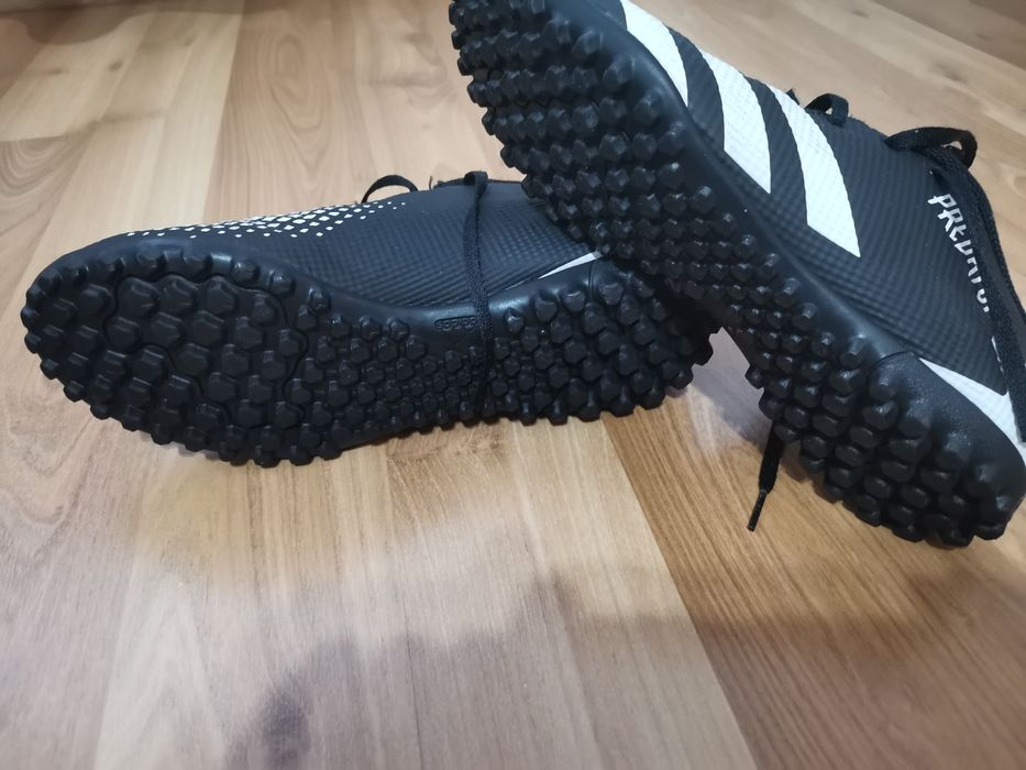 Adidas Predator numărul 42