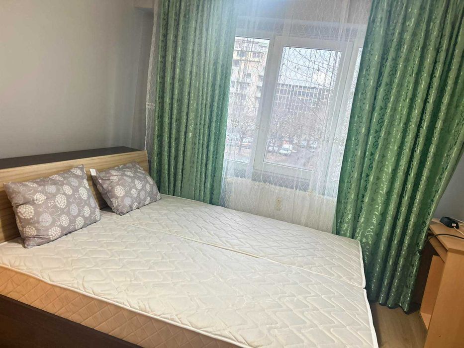 Дава се под наем Тристаен апартамент в Бургас, Славейков - 65 кв.м за 425 € - Снимка #1