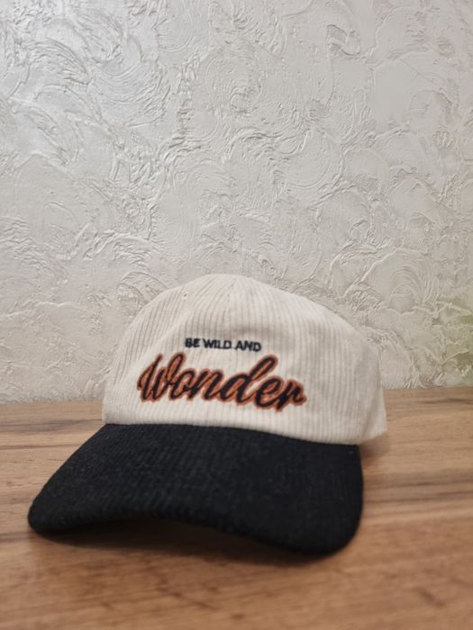 Кепка be wild and wonder