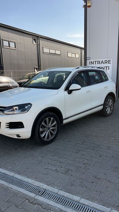 Dezmembram Volkswagen Touareg 3.0 TDI (CRC) din 2013