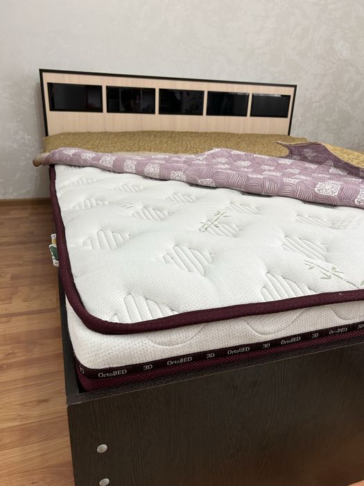 Продам двуспальную кровать