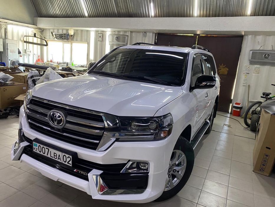 Рестайлинг комплект на Land cruiser 200