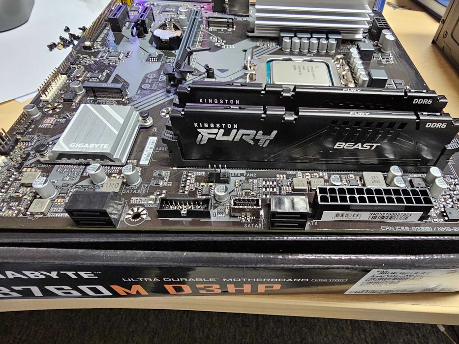 Calculator Nou. Performant. I7 / 16 GB Ram / 1TB SSD + Monitor HP 20"