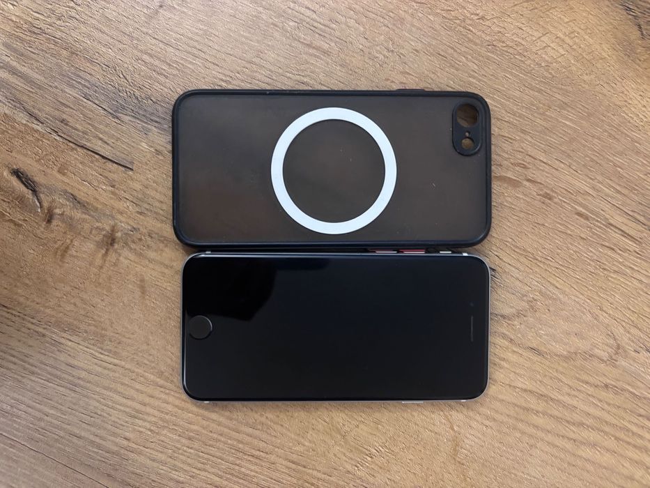 iphone se 2020 перфектно състояние 100% батерия