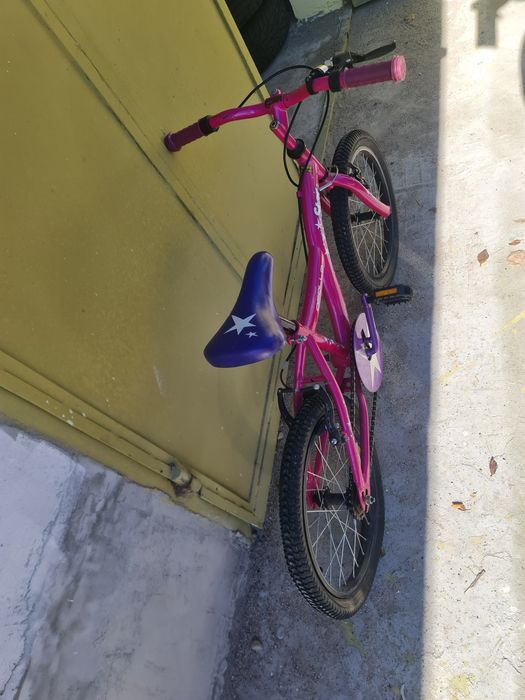 Детско колело за момиче подходящо за 4-8 годишно дете.