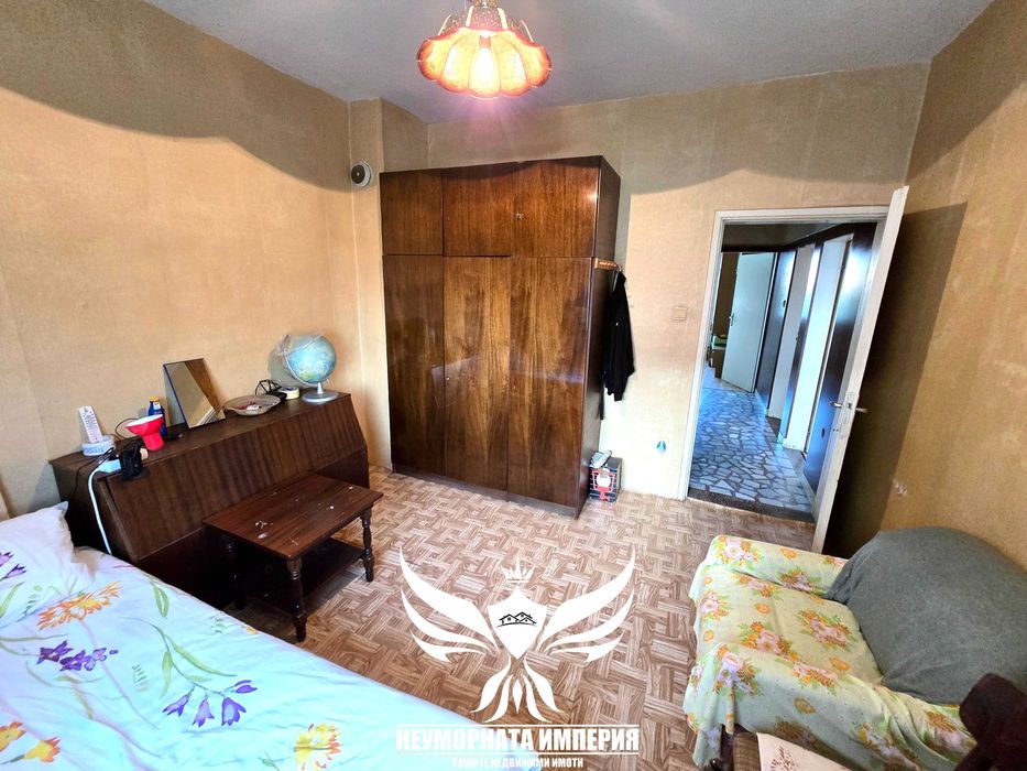 Продавам тристаен/четиристаен апартамент с площ от 94кв.м. на 5етаж в  град Пловдив квартал Тракия