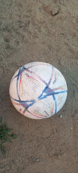 Продам футьболный мяч