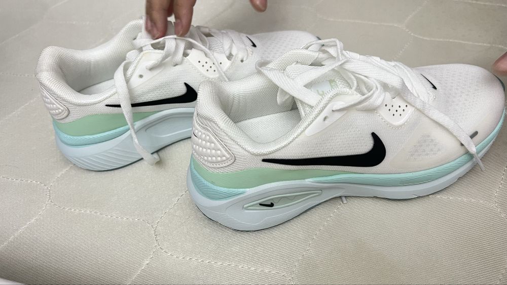 37 размер,Nike кроссовка оригинал