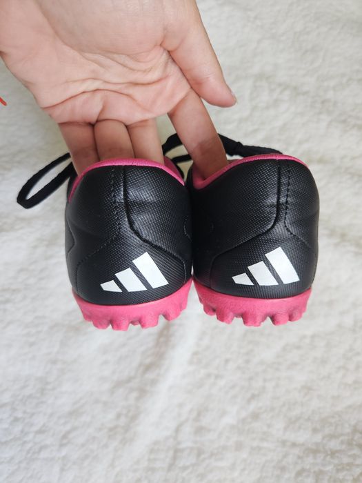 Ghete fotbal adidas predator