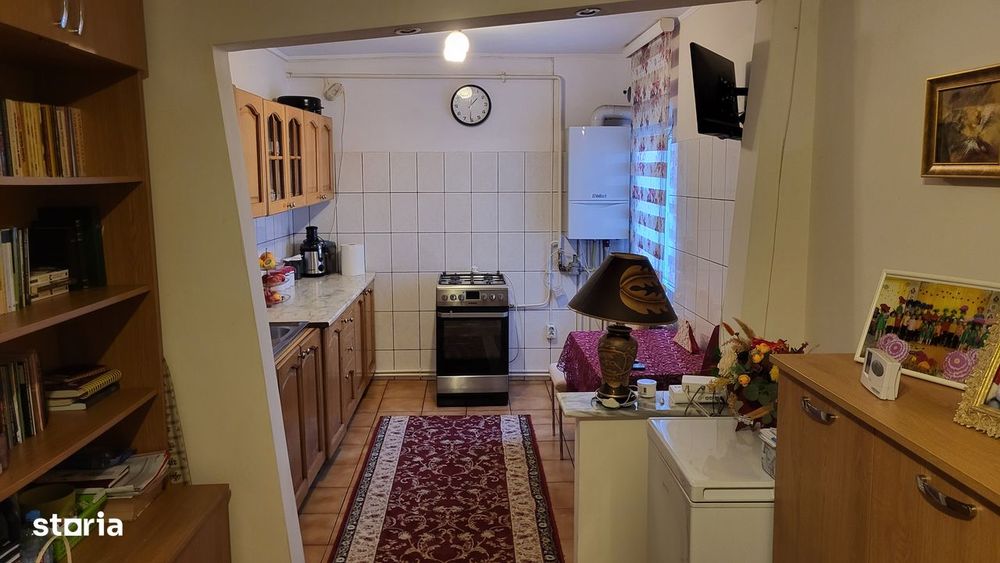 Apartament 3 camere, balcon și debara, etaj 3
