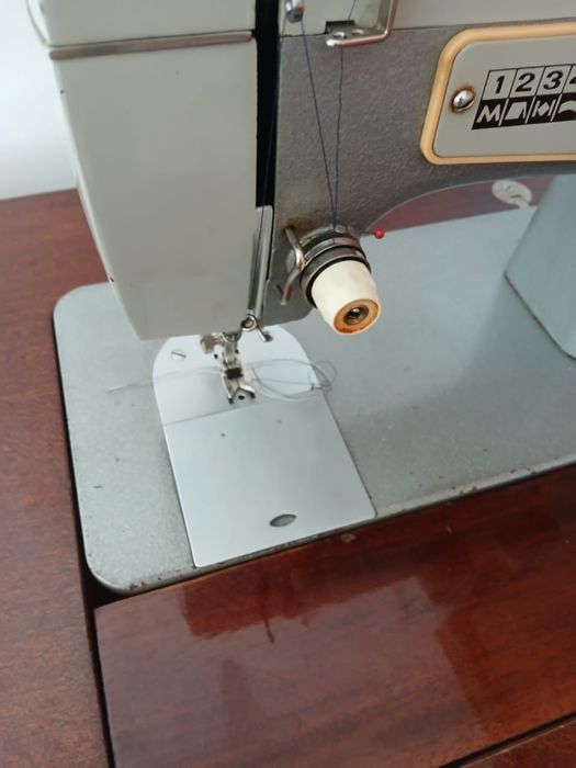 Швейная машинка Чайка