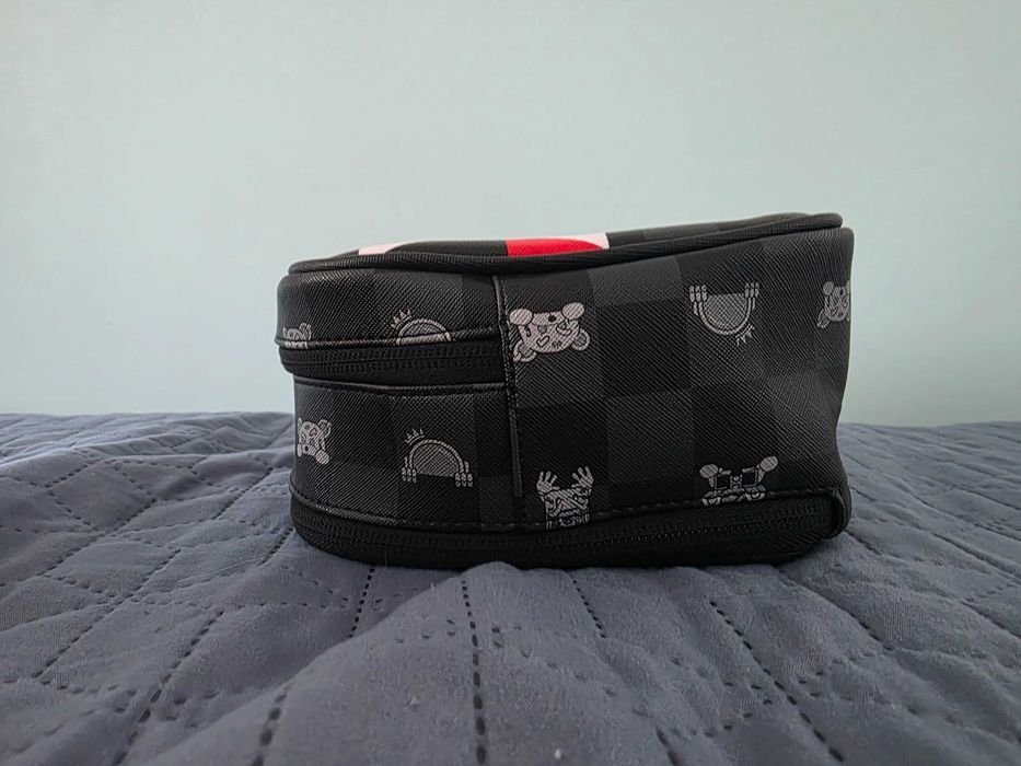 Несесер Sprayground "Gray peeking character"