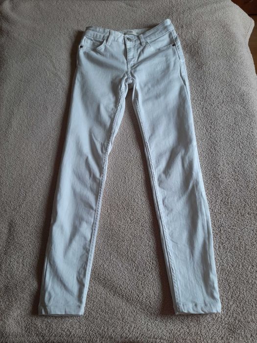 Бели дънки на Mango