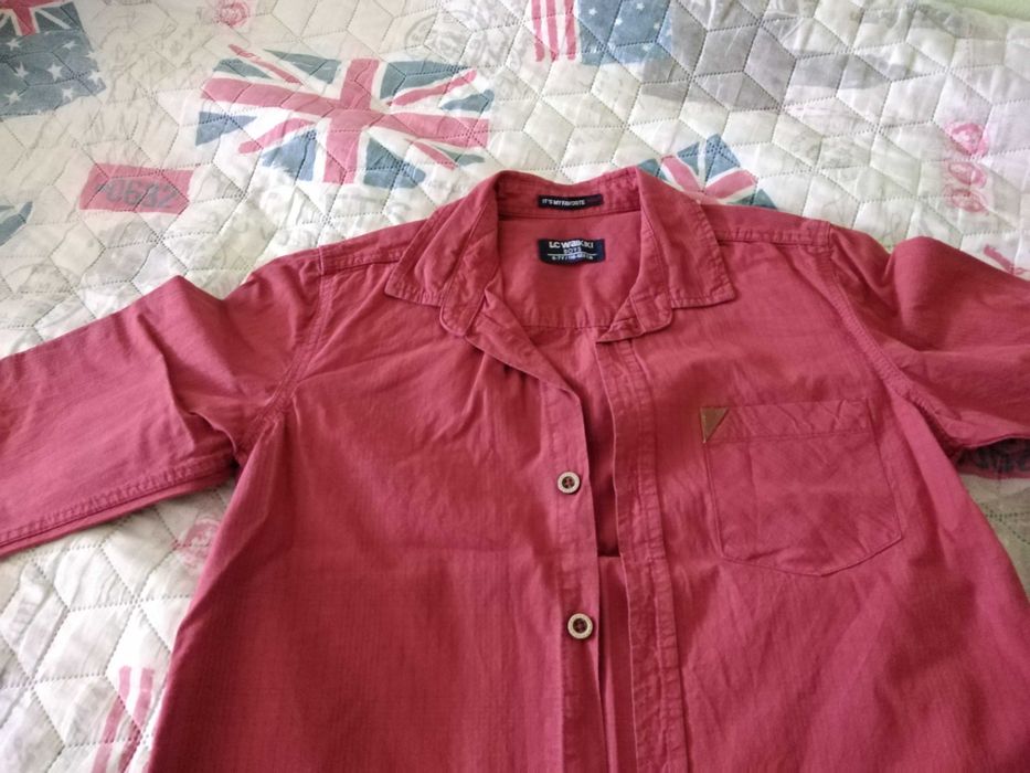 Ризи за момче,синята е размер 104 за 3 г., червената е 120см за 6-7 г.