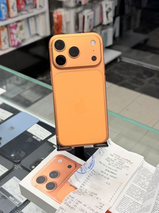 Apple iPhone 17 Pro 256GB Cosmic Orange