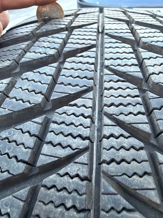 Зимни Гуми Bridgestone 205/60/16 - 2 броя
