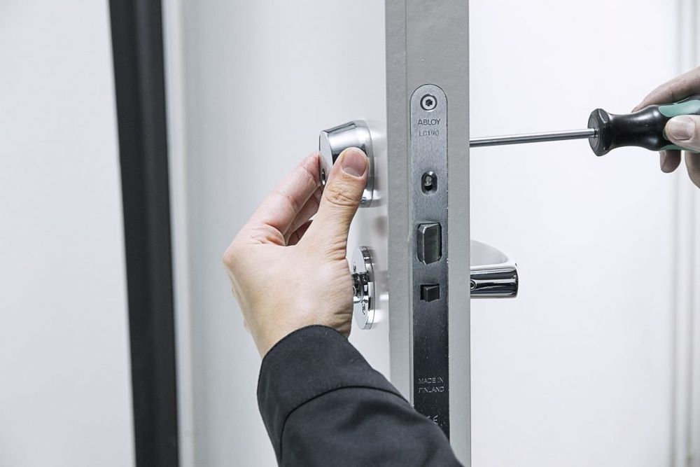 Круглосуточное вскрытие дверей.