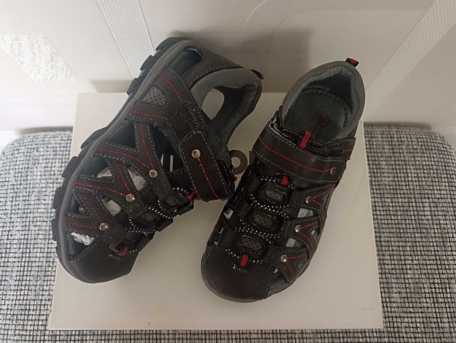 Продаются детские сандалии