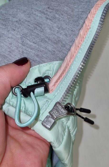 Geaca matlasata -mărime M, impecabila, brand Colours of the world