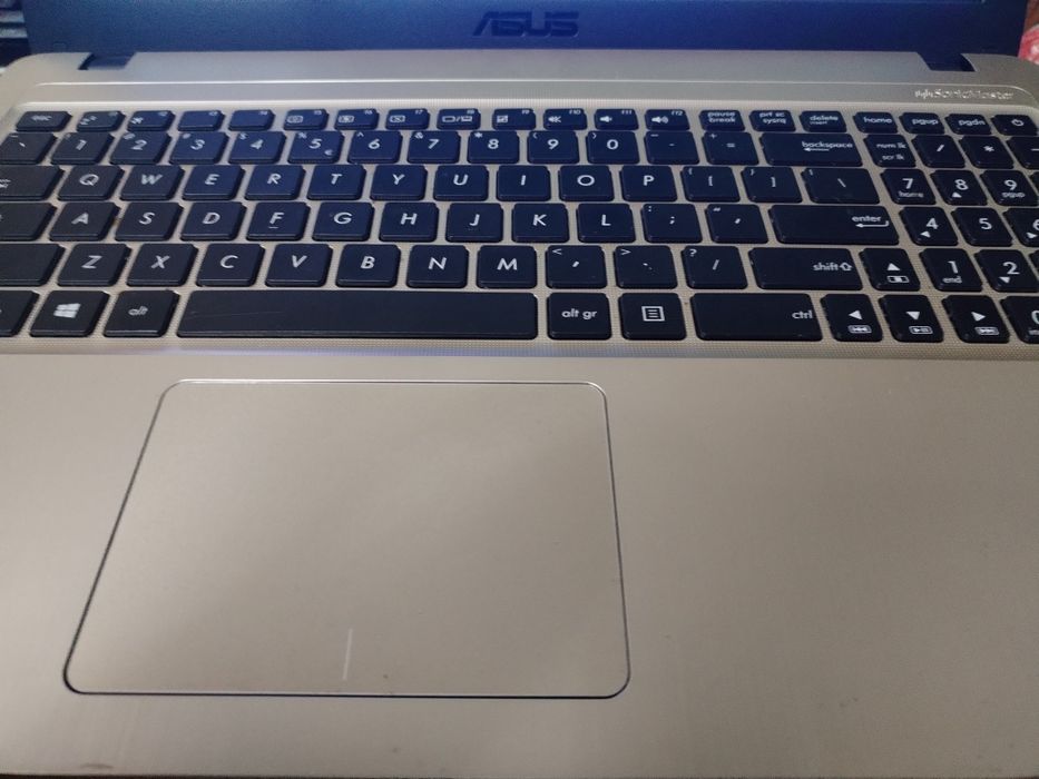 Vand laptop Asus baterie 2,30h AMD A8 (I5)