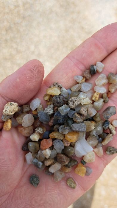 Piatra pentru taluz,bolovani,piatra ornamentala,nisip pentru gazon,