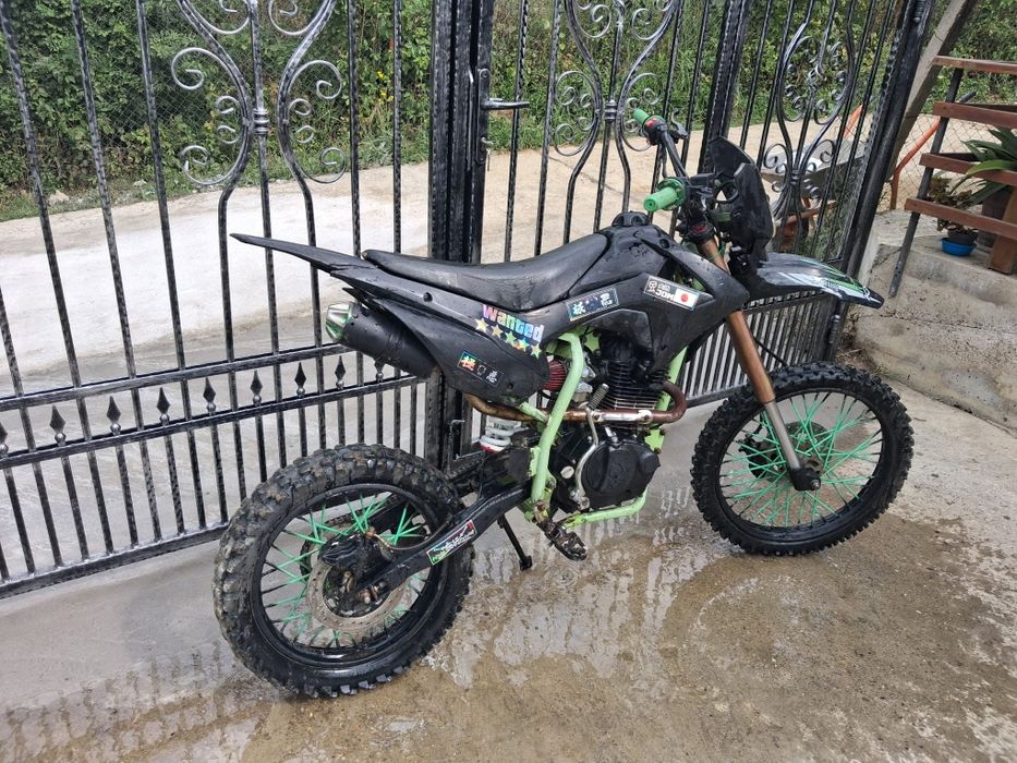 Cross 150cc,cititi descrierea