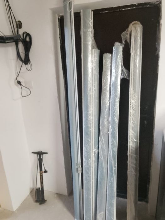 Продам мебель шкафи ,кресло и жалюзи