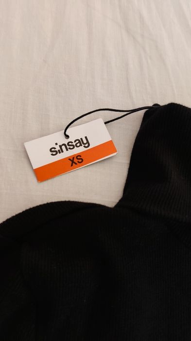 Поло рокля от Sinsay с регулируема част на врата