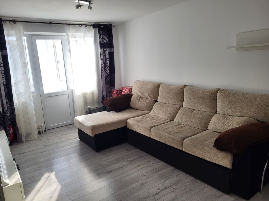 Inchiriez apartament cu 3 camere