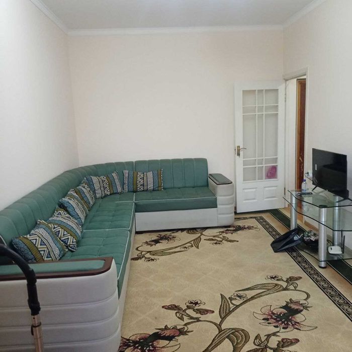 Сдается 2 комнатная квартира рядом базар Кадышева и школа 151