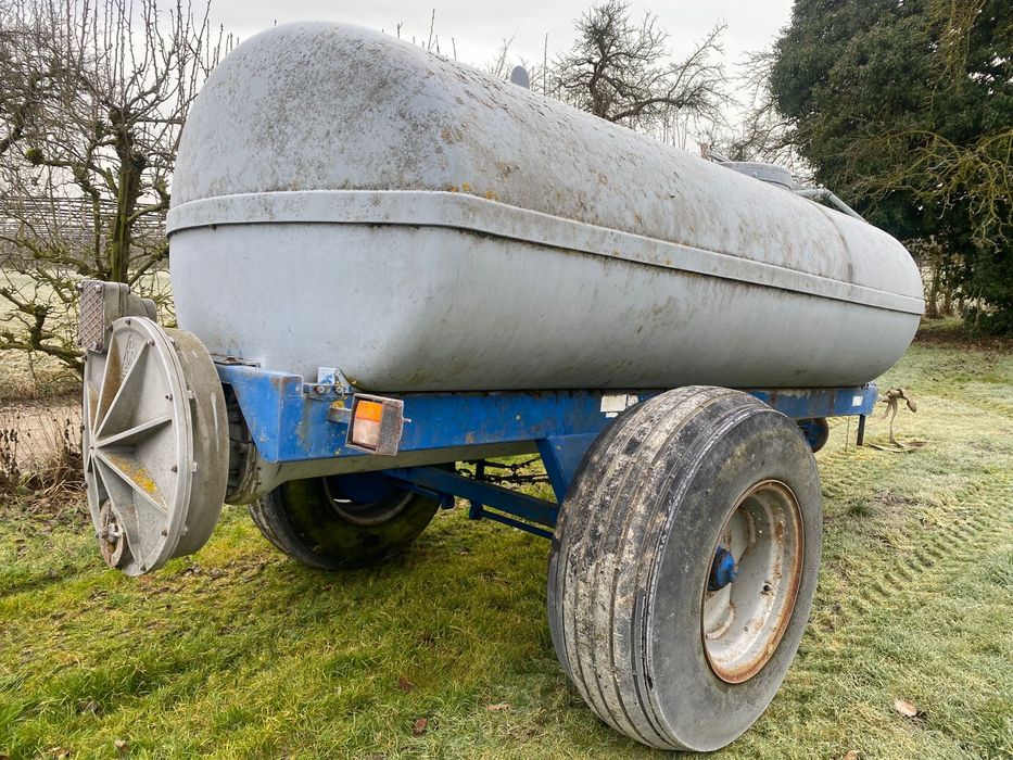 Bazin cisterna pentru apa 4400 litri