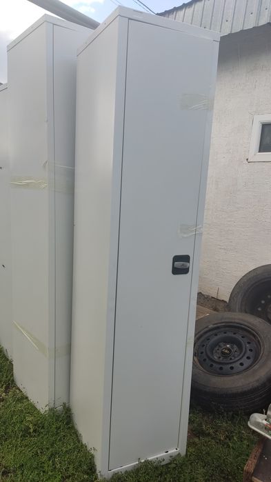 Железный шкафчик