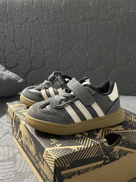 Кроссовки детские , кеды