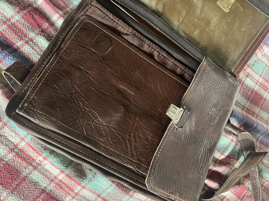 Офицерска военна кожена чанта за документи .