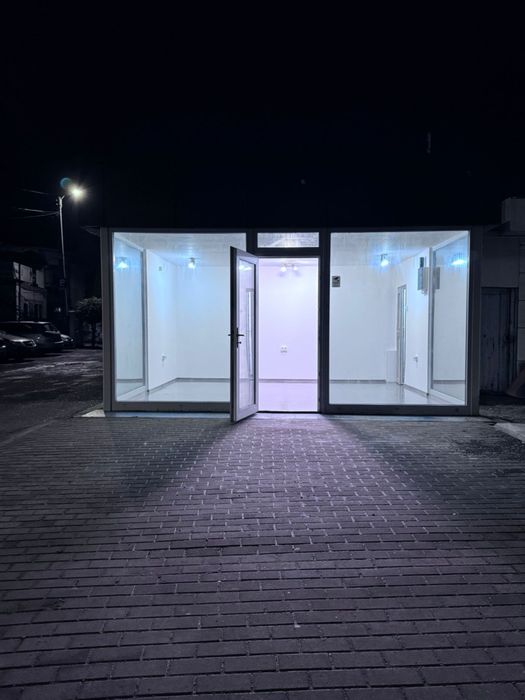 Spatiu comercial central Roman. 450 NEGOCIABIL!