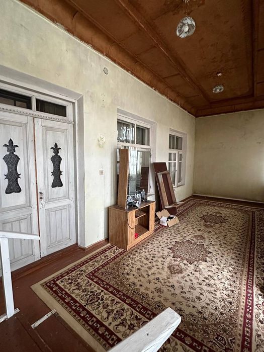 Uy sotiladi 
Xona: 9ta
Sanuzel: 2ta
Kotta oshxona alohida
Xammom alohi