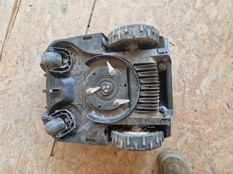 Robot de gazon Bosch Intego M+ 700