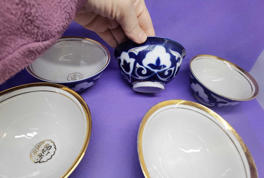 Сервиз от 5 бр малки порцеланови купички от Ташкент, от 60те год.