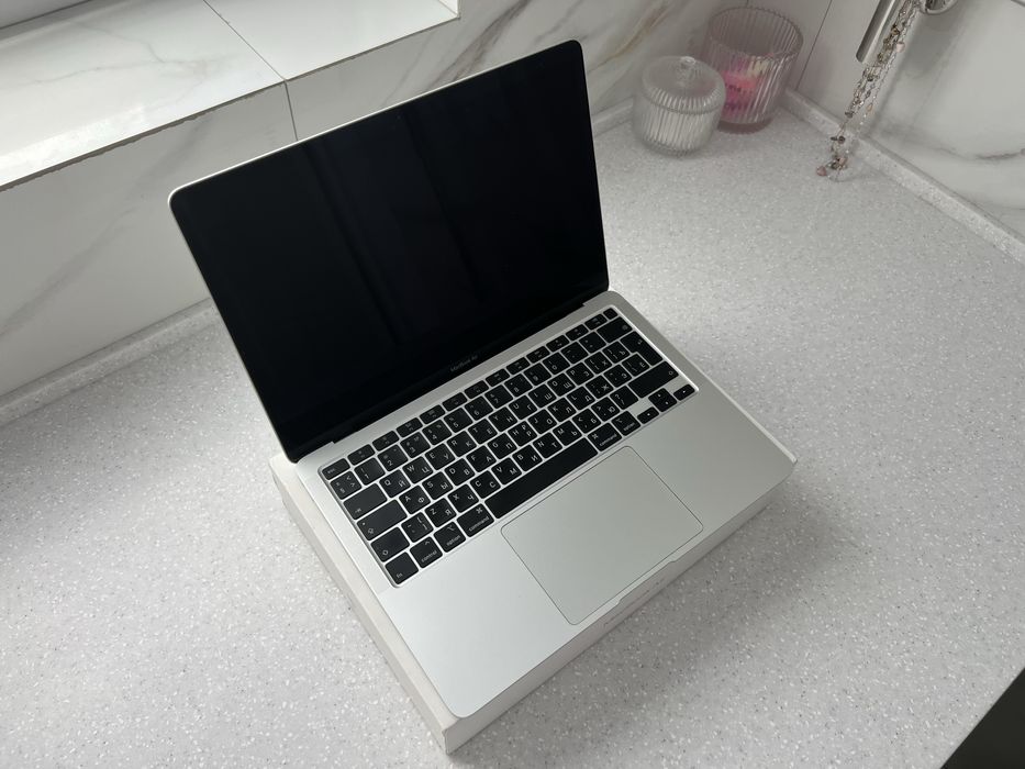 Macbook air 8/256