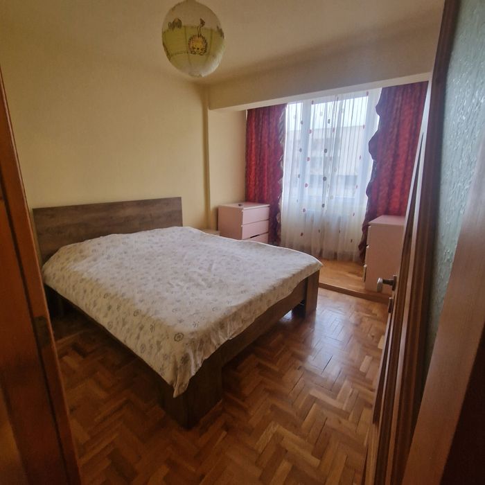 Închiriez apartament 4 camere