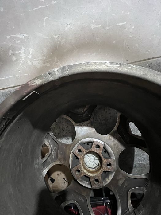 Vand 4 jante BMW X5 E 70 pe 20’ in 2 marimi, 3 sunt sudate