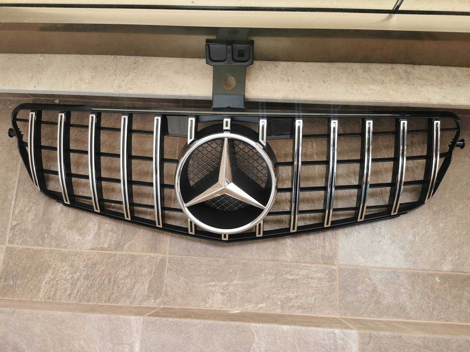 Решетка с емблема тип GT AMG за Mercedes W204