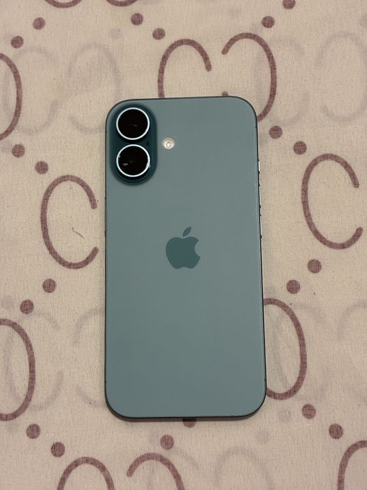 iPhone 16.