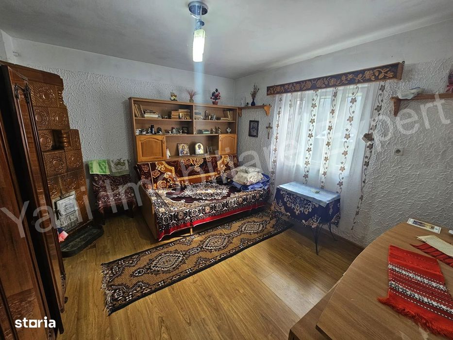 Casă de vânzare în comuna Corbeni, județ Argeș.