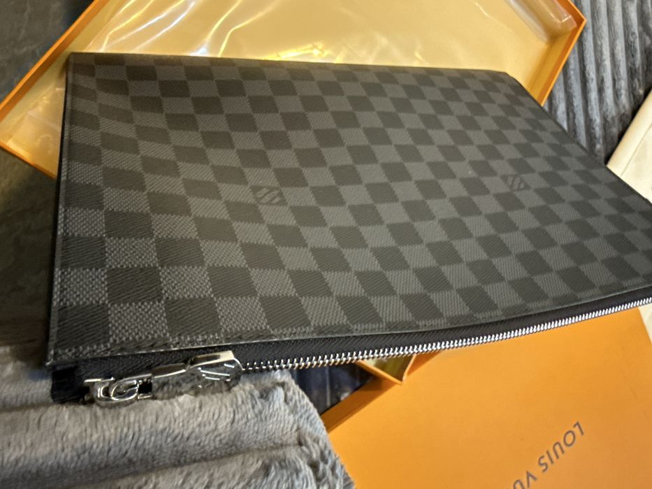Vand geanta (plic) louis vuitton