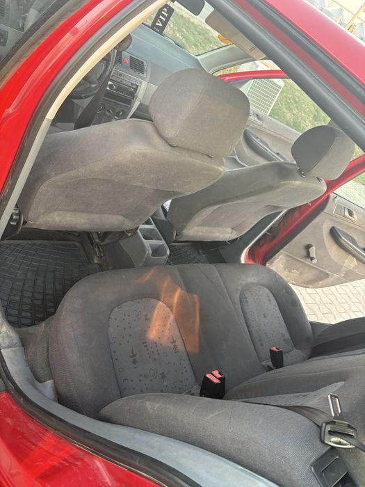 Vand skoda fabia 1.2 benzia  masina personala de 10 ani