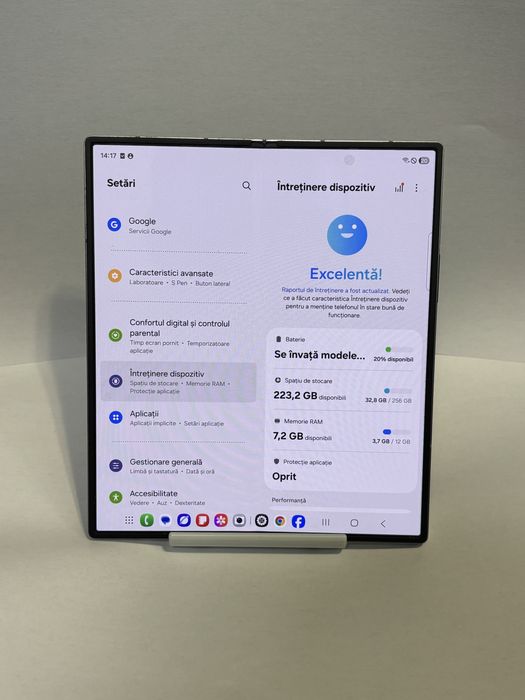 MDM vinde: Samsung Z Fold 6, 256GB, Silver Shadow.