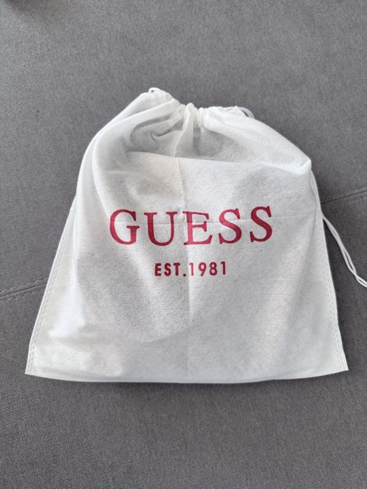 Сумка через плечо  Guess